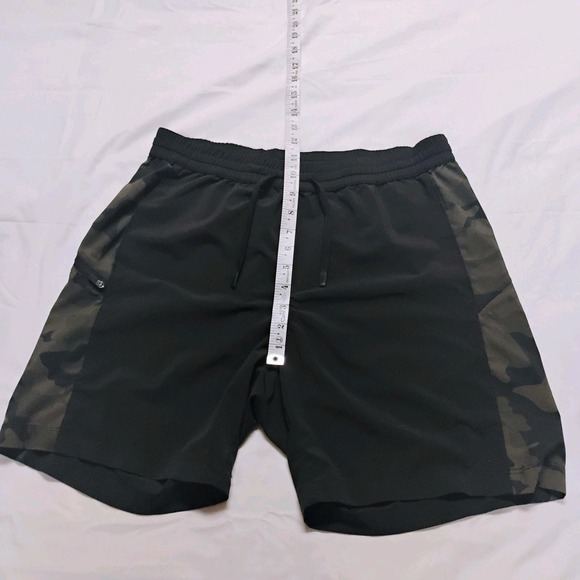 Bear Bottom Shorts Men's Size Largel 7" Swim Hybrid Zip Pocket Green camo/ black - Picture 2 of 5